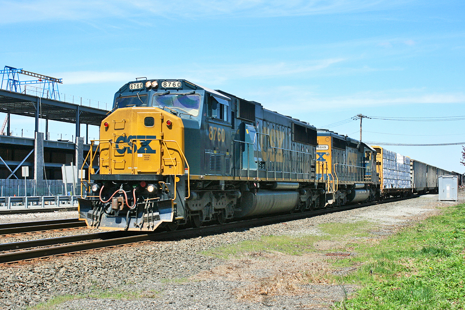 CSX 8760 on L-417